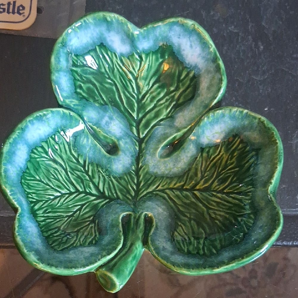 ROYAL HAEGER DRIP GLAZE SHAMROCK BOWL